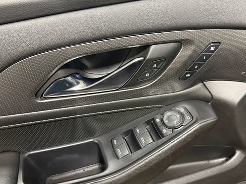 Used 2022 Chevrolet Traverse Premier FWD image 23