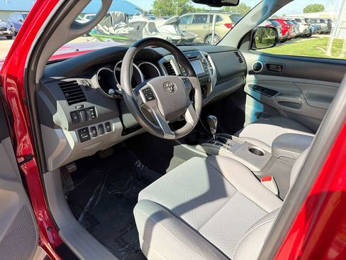Used 2013 Toyota Tacoma 4x4 Double Cab w/ TRD Sport Pkg image 2