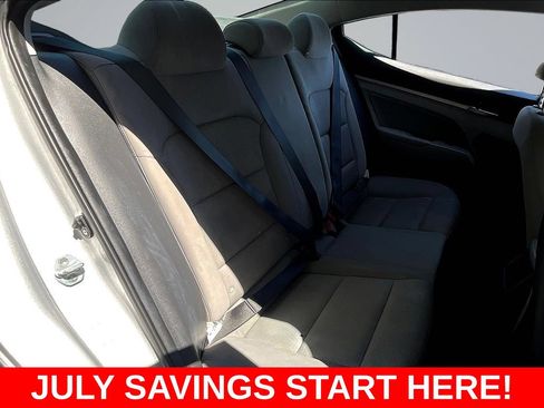 Used 2017 Hyundai Elantra SE FWD image 31