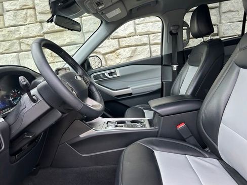 Used 2023 Ford Explorer XLT w/ Equipment Group 202A AWD/4WD image 8