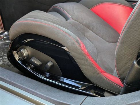 Used 2022 Chevrolet Corvette Stingray Premium Cpe w/ Z51 Performance Package RWD image 4