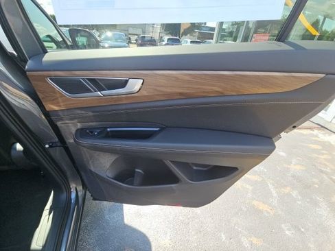 Used 2025 Volkswagen Atlas SE AWD/4WD image 36
