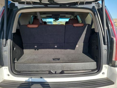 Used 2020 Cadillac Escalade Premium Luxury image 36