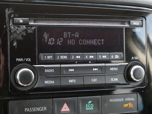 Used 2016 Mitsubishi Outlander ES AWD/4WD image 24