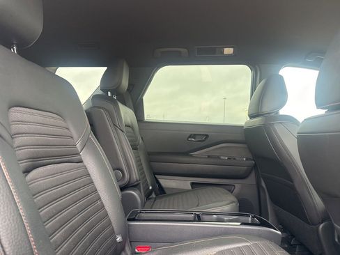 Certified 2025 Nissan Pathfinder Rock Creek image 32