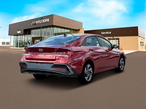 New 2025 Hyundai Elantra SEL image 7