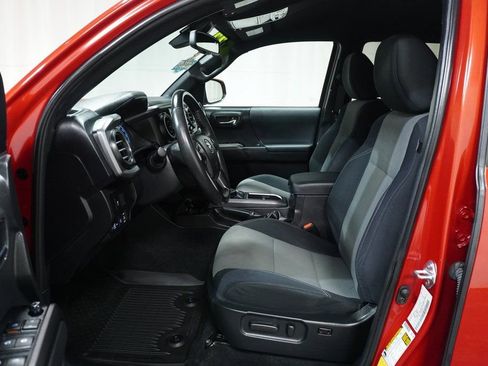 Certified 2022 Toyota Tacoma TRD Sport image 11