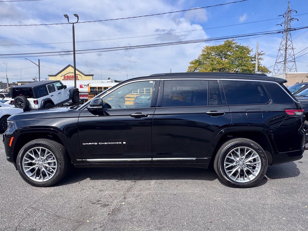 Used 2025 Jeep Grand Cherokee L Summit AWD/4WD image 4