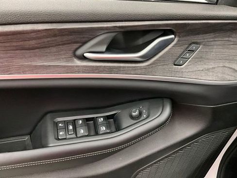 Used 2024 Jeep Grand Cherokee Limited w/ Luxury Tech Group II image 40