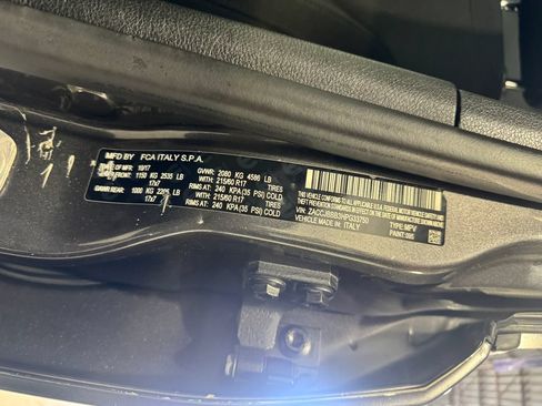 Used 2017 Jeep Renegade Latitude AWD/4WD image 41