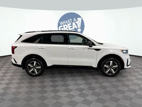 Certified 2023 Kia Sorento EX w/ Panoramic Sunroof Package FWD image 4