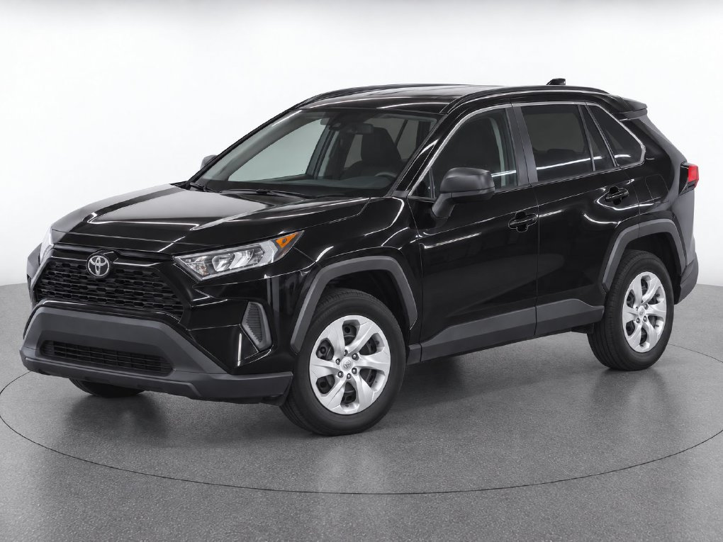 Used 2021 Toyota RAV4 LE FWD image 2