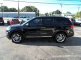 Used 2017 Ford Explorer XLT w/ Equipment Group 202A image 6