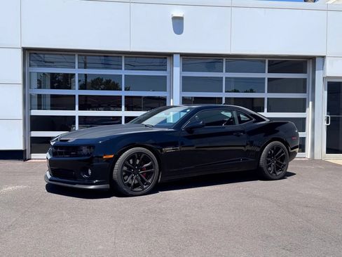 Used 2013 Chevrolet Camaro SS w/ SS Performance Package RWD image 2
