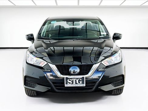Used 2021 Nissan Versa SV FWD image 2