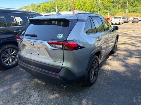 Used 2022 Toyota RAV4 XLE Premium AWD/4WD image 9