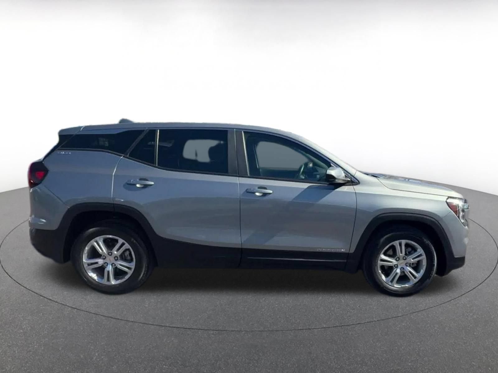 Used 2024 GMC Terrain SLE FWD image 15