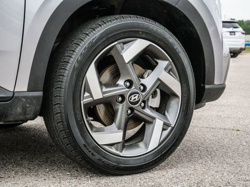 Used 2025 Hyundai Venue SEL FWD image 9