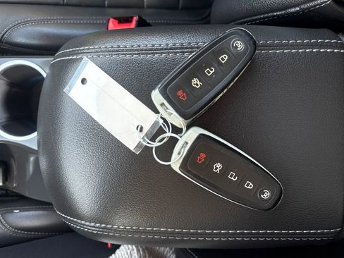 Used 2016 Ford Escape Titanium image 39