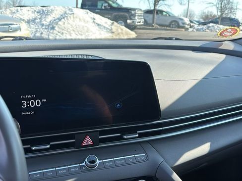 Used 2025 Hyundai Elantra SEL image 19