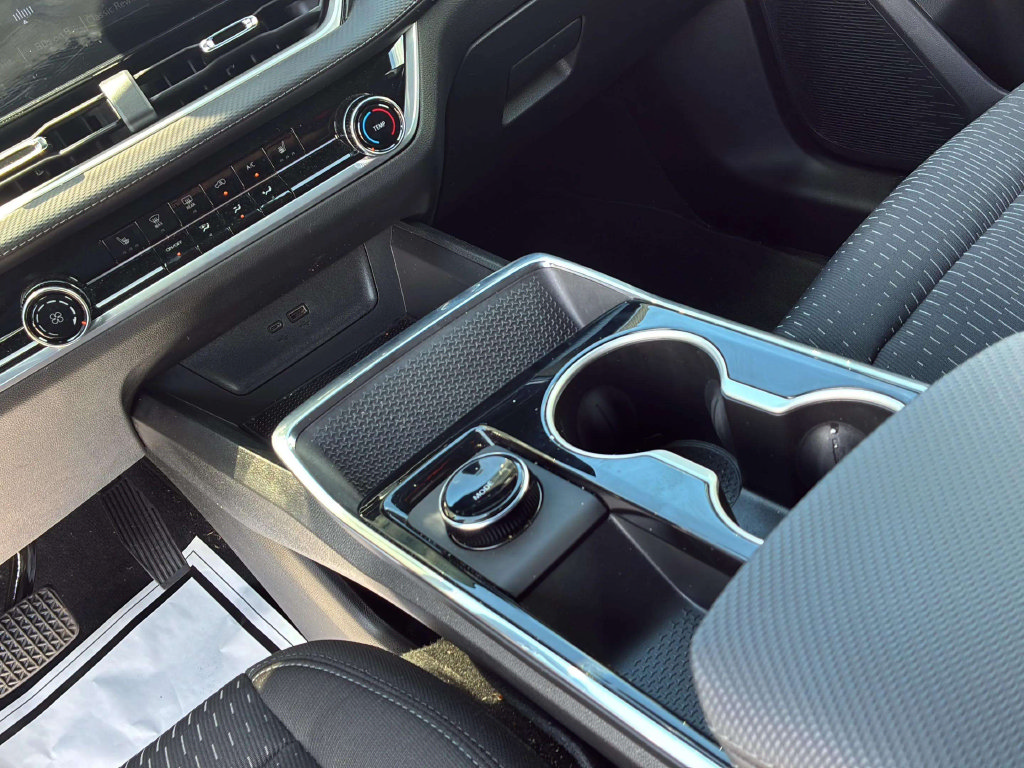 Used 2026 Chevrolet Equinox LT FWD image 31