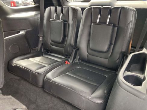 Used 2016 Ford Explorer XLT w/ Equipment Group 202A FWD image 11