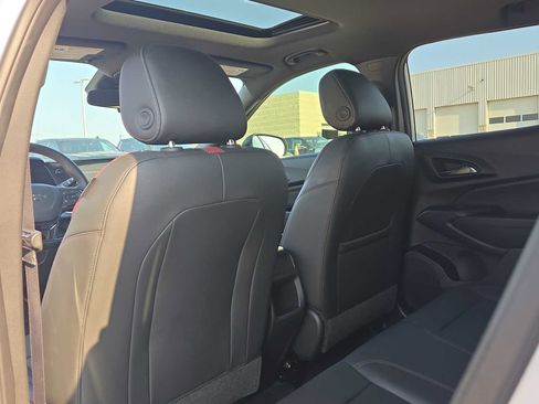 Used 2025 Chevrolet Trax RS w/ Sunroof Package FWD image 16