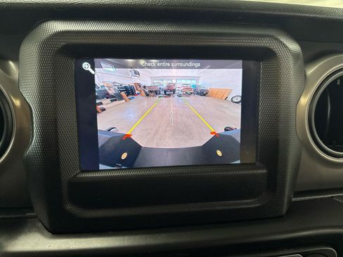 Used 2022 Jeep Gladiator Sport AWD/4WD image 17