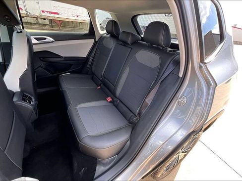Used 2025 Volkswagen Taos SE FWD image 26