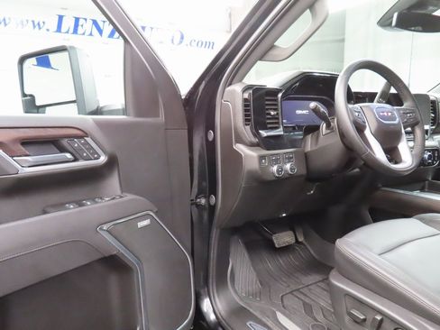Used 2025 GMC Sierra 2500 SLT image 44