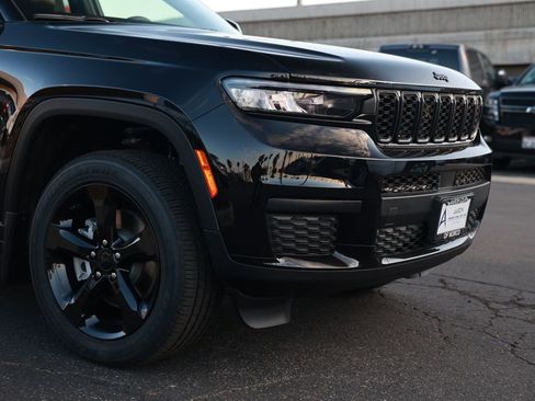 New 2025 Jeep Grand Cherokee L Altitude image 7