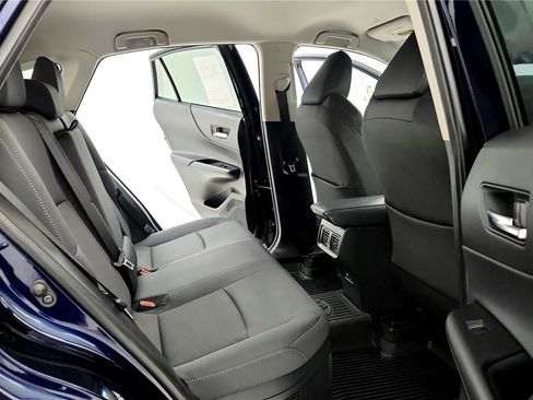 Used 2023 Toyota Venza LE image 18