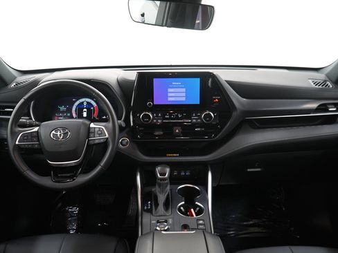 Used 2025 Toyota Highlander XSE AWD/4WD image 17