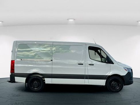 Used 2024 Mercedes-Benz Sprinter 2500 image 8