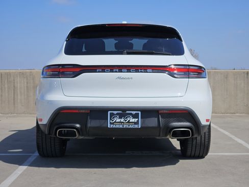 Certified 2025 Porsche Macan image 7