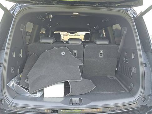 Used 2025 Nissan Armada PRO-4X AWD/4WD image 16