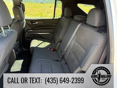 Used 2025 Chevrolet Traverse LT w/ Driver Confidence Package AWD/4WD image 25
