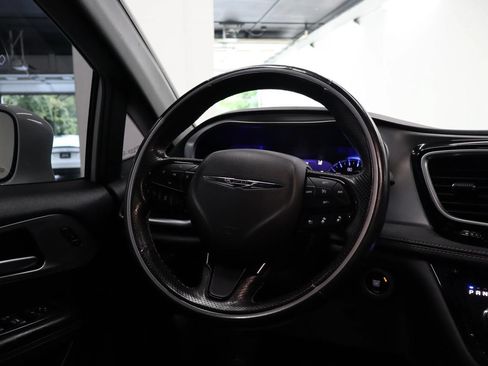 Used 2019 Chrysler Pacifica Limited w/ Advanced Safetytec Group FWD image 36