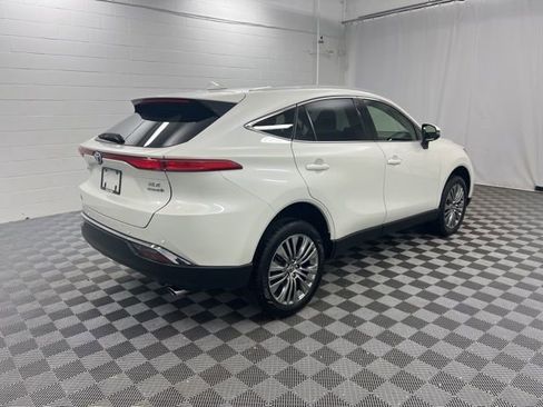 Used 2022 Toyota Venza XLE image 6