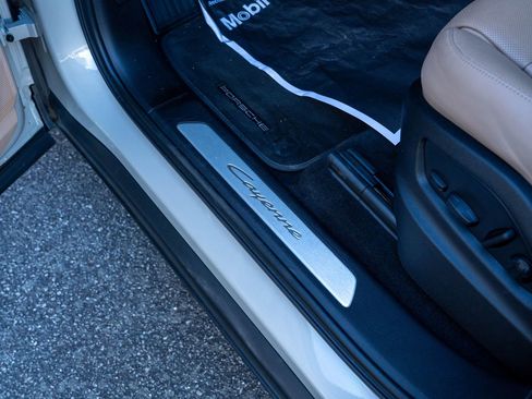 Certified 2024 Porsche Cayenne image 23