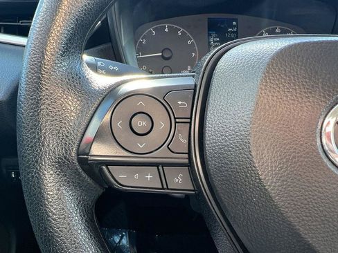 Used 2025 Toyota Corolla LE image 18