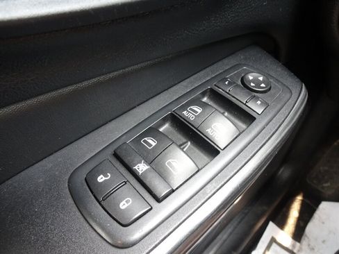 Used 2017 Jeep Cherokee Trailhawk w/ Cold Weather Group AWD/4WD image 20