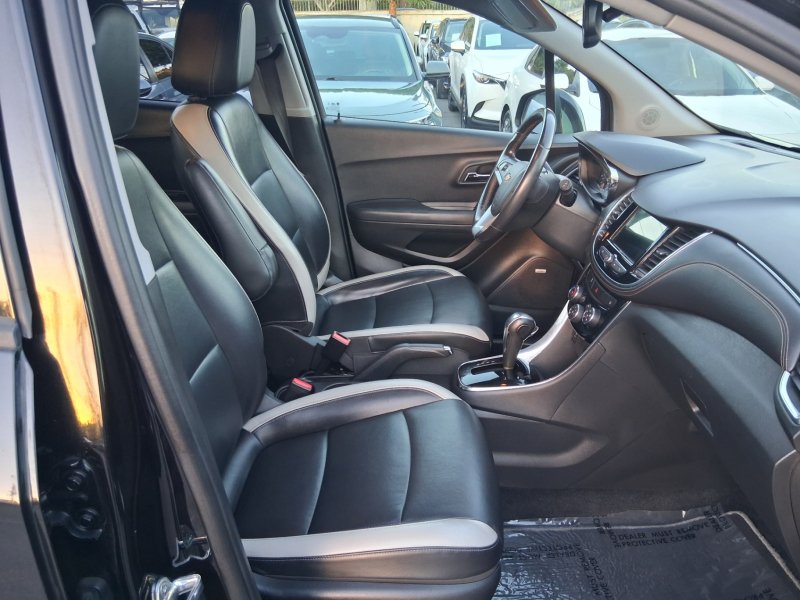 Used 2018 Chevrolet Trax Premier w/ Midnight Edition FWD image 9