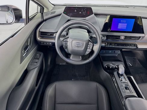 Used 2025 Toyota Prius XLE image 27