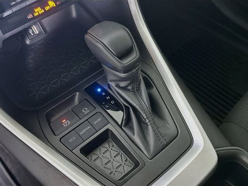 Used 2024 Toyota RAV4 LE FWD image 20
