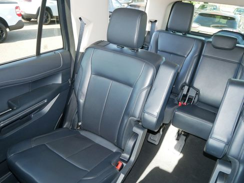 Certified 2024 Ford Expedition XLT image 12