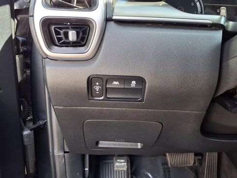 Used 2021 Kia Sorento S image 13