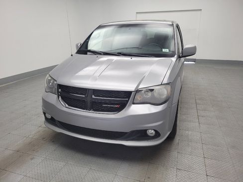 Used 2016 Dodge Grand Caravan SXT FWD image 15