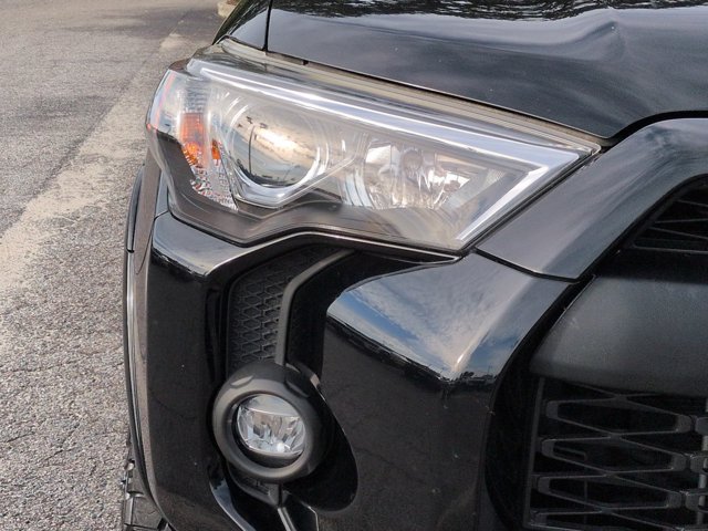 Used 2022 Toyota 4Runner SR5 Premium w/ Moonroof Package AWD/4WD image 9