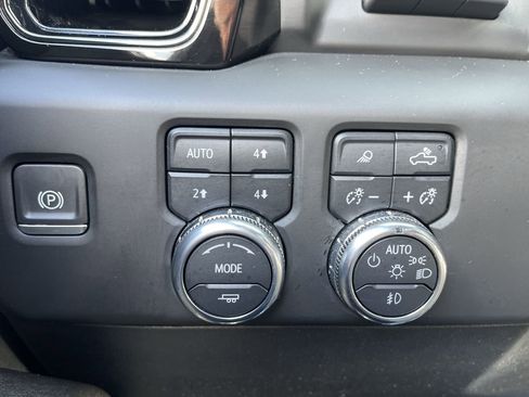 Used 2024 GMC Sierra 2500 AT4 w/ AT4 Premium Plus Package AWD/4WD image 18